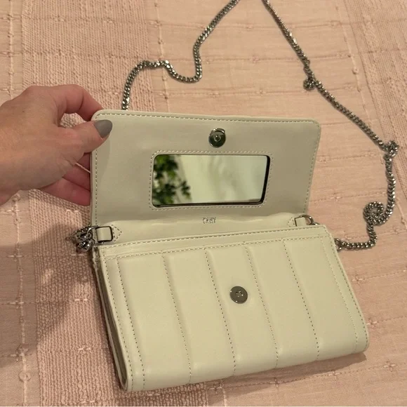 Authentic NWOT, Sina Wok Mix Quilt Crossbody/Silver Chain - Picture 4 of 11